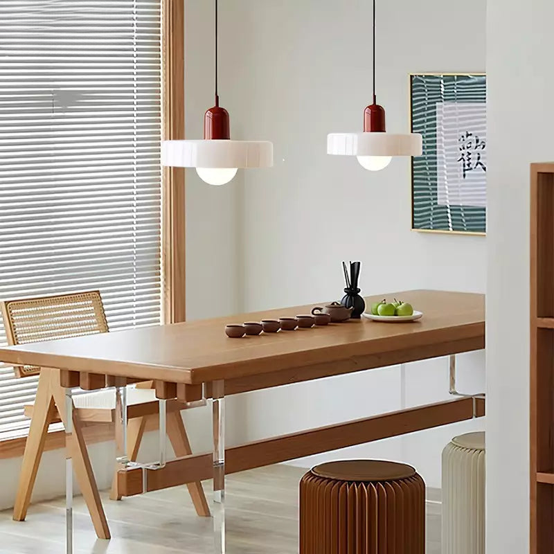 Modern Pendant Light with Retro Touch – Dining Room Elegance