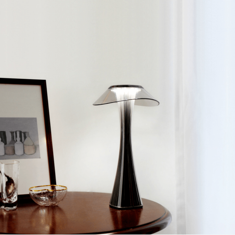 Modern Amber Glass Table Lamp – Sculptural Elegance for Sophisticated Interiors